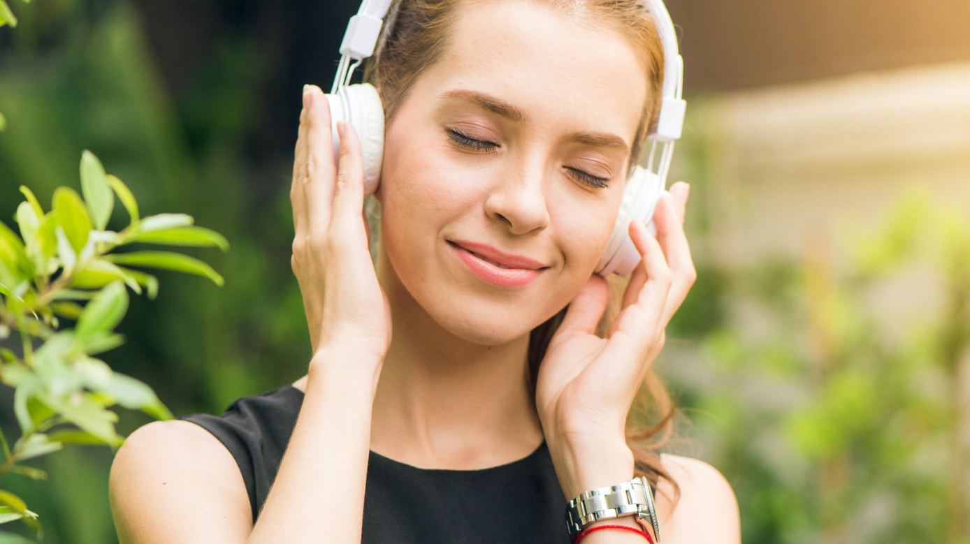 8 Ways To Stay Positive During The Coronavirus Pandemic